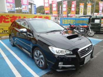 中古車　レヴォーグ