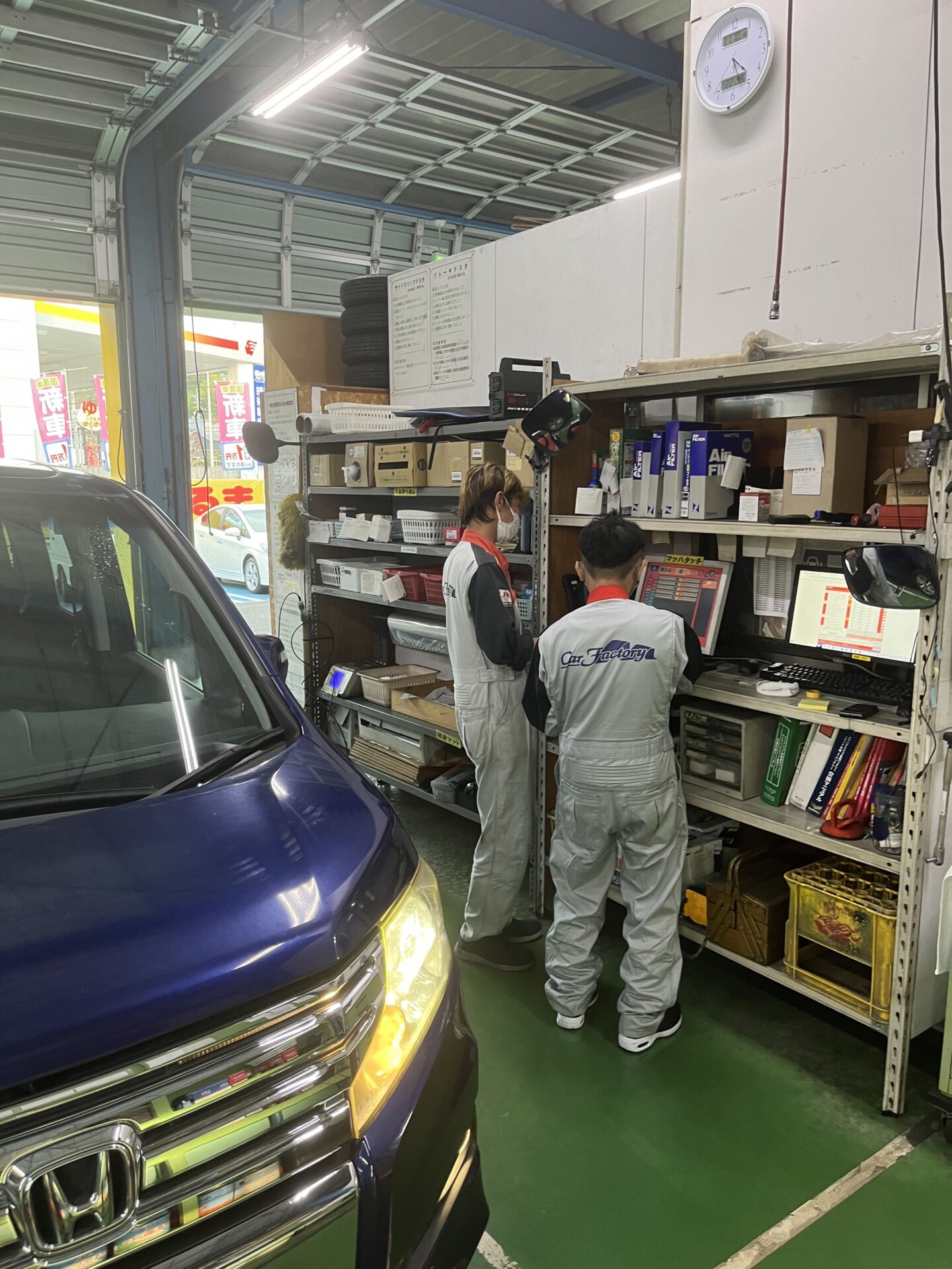 今日は新車ではなく新人と車検のご紹介（マッハ車検五日市石内バイパス店）