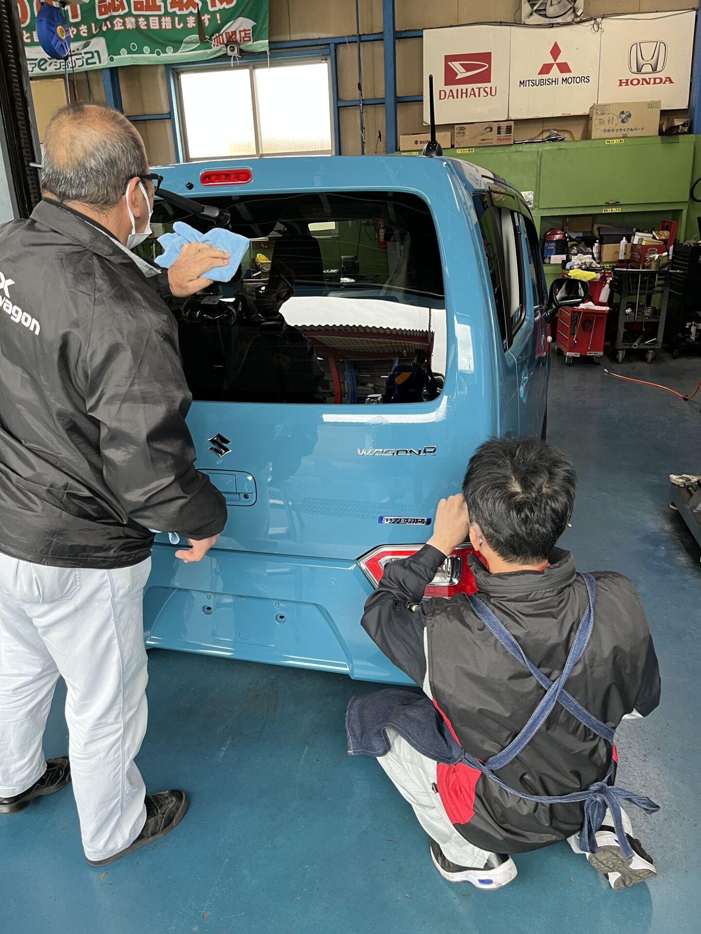 新車スズキワゴンＲの納車準備中（その２）：マッハ車検五日市石内バイパス店