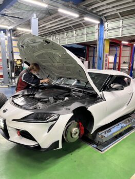 トヨタ　TOYOTA　新車　新型スープラ　車検中　整備